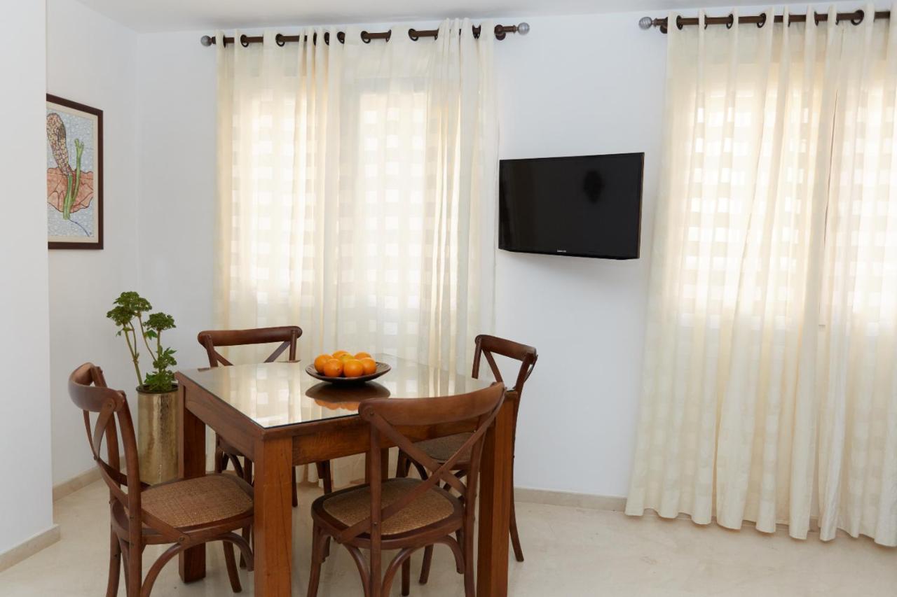 Apartamentos Anfiteatro Бенидорм Экстерьер фото